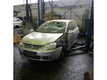 Volkswagen Golf 5 2004 -  kompletan auto u delovima