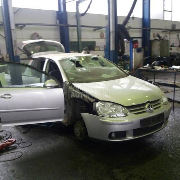 Volkswagen Golf 5 2004 -  kompletan auto u delovima