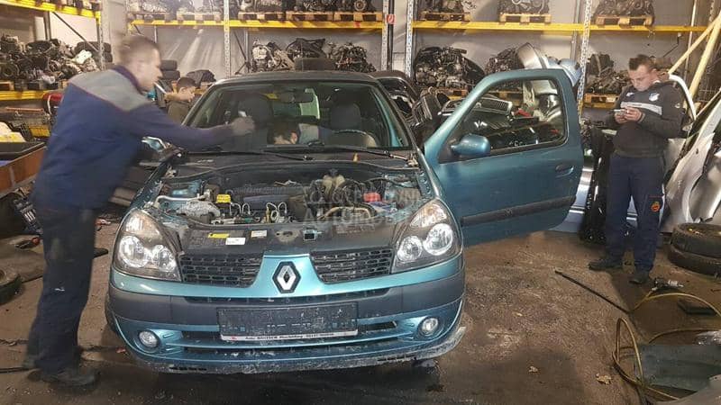 Renault Clio 2002 -  kompletan auto u delovima