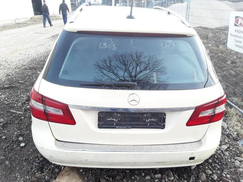 Mercedes Benz E Klasa 2012 -  kompletan auto u delovima