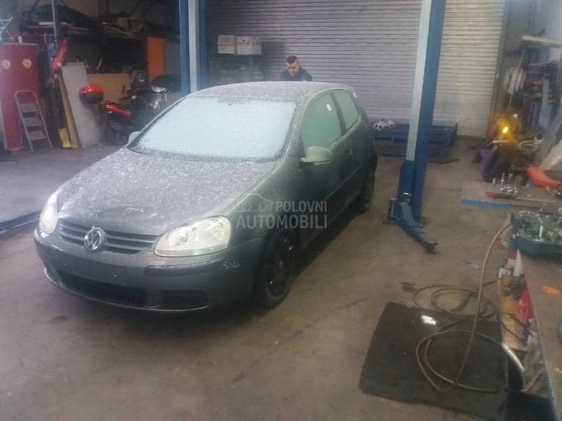 Volkswagen Golf 5 2006 -  kompletan auto u delovima