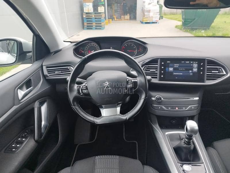Peugeot 308 1.2i ALLURE/LED