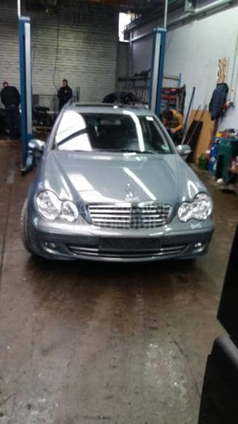 Mercedes Benz C Klasa 2006 -  kompletan auto u delovima