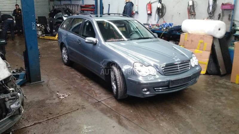 Mercedes Benz C Klasa 2006 -  kompletan auto u delovima