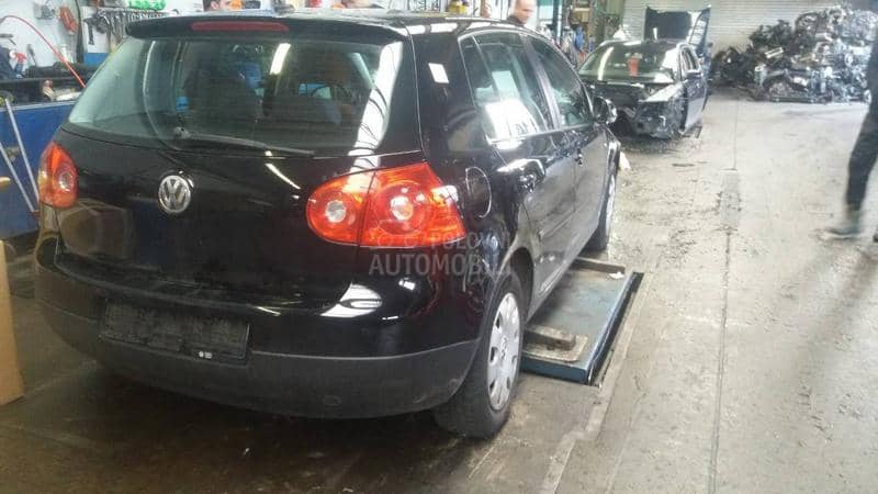 Volkswagen Golf 5 2005 -  kompletan auto u delovima