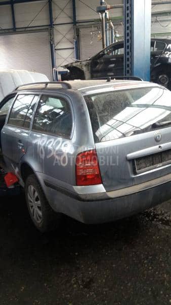 Škoda Octavia 2003 -  kompletan auto u delovima