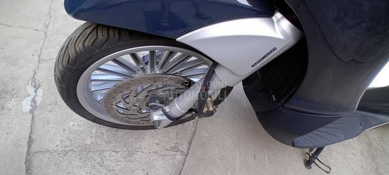 Piaggio Beverly 300 Švajcarac