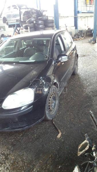 Volkswagen Golf 5 2004 -  kompletan auto u delovima