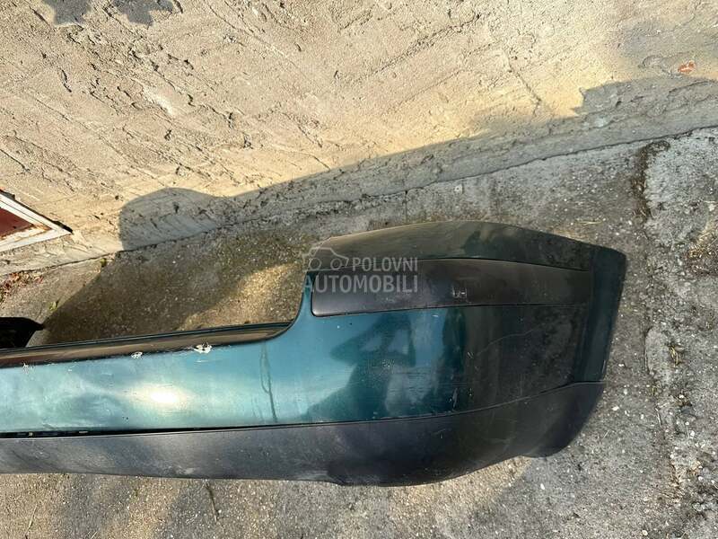 Zadnji branik karavan