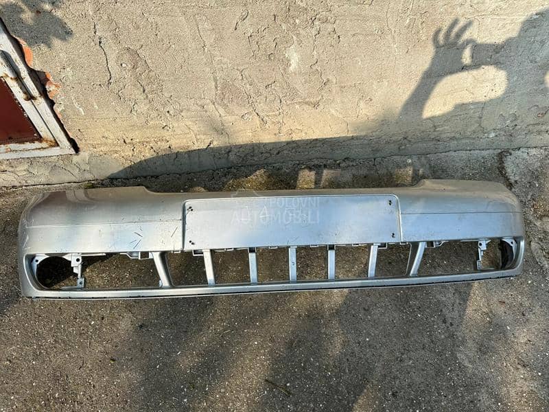 Prednji branik A4 B5