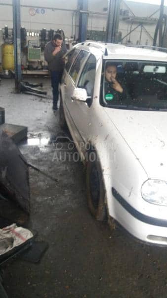 Volkswagen Golf 4 2002 -  kompletan auto u delovima