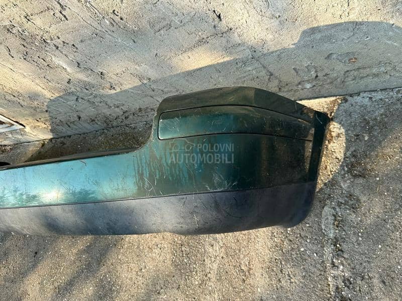 Zadnji branik karavan