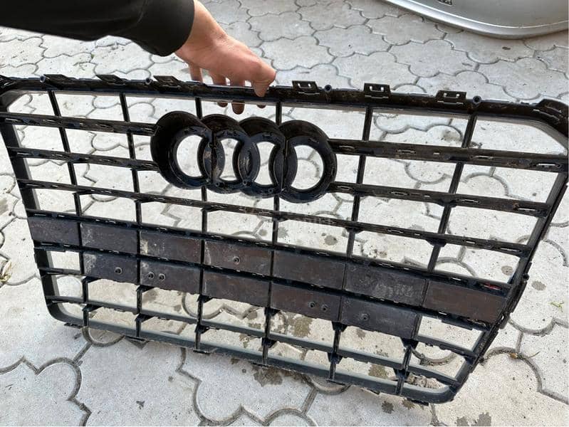 Prednja maska A8 4H0