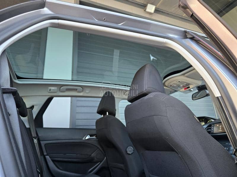 Peugeot 308 1.6 HDI PANO
