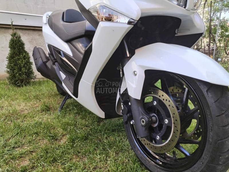Suzuki Burgman 400 cc