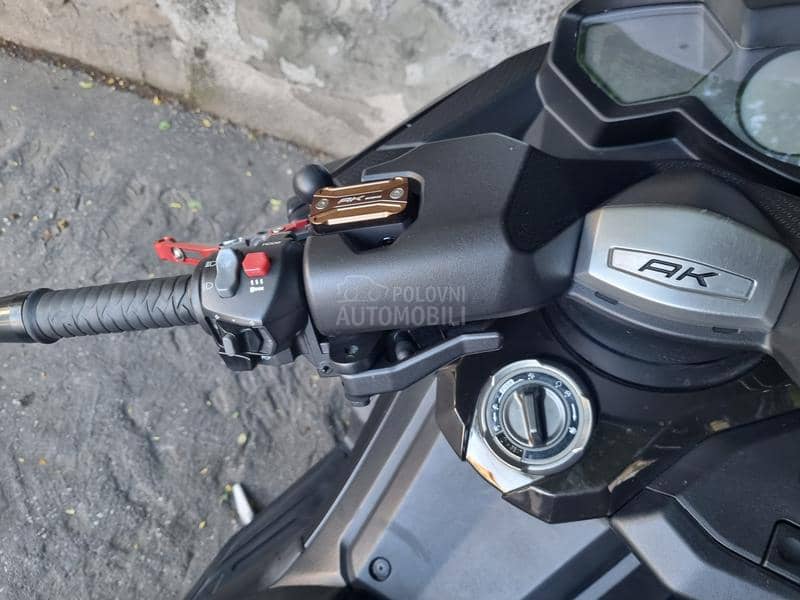 Kymco AK 550