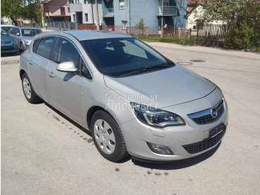 Opel Astra J 