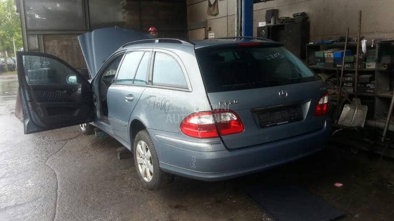 Mercedes Benz E Klasa 2005 -  kompletan auto u delovima
