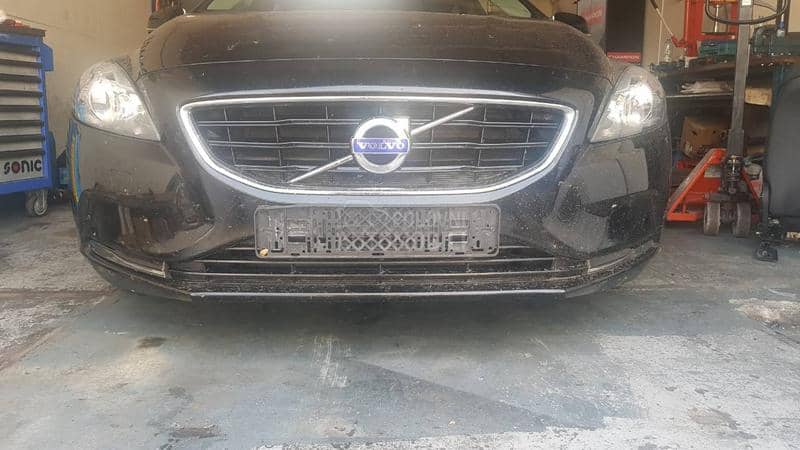 Volvo V40 2014 -  kompletan auto u delovima