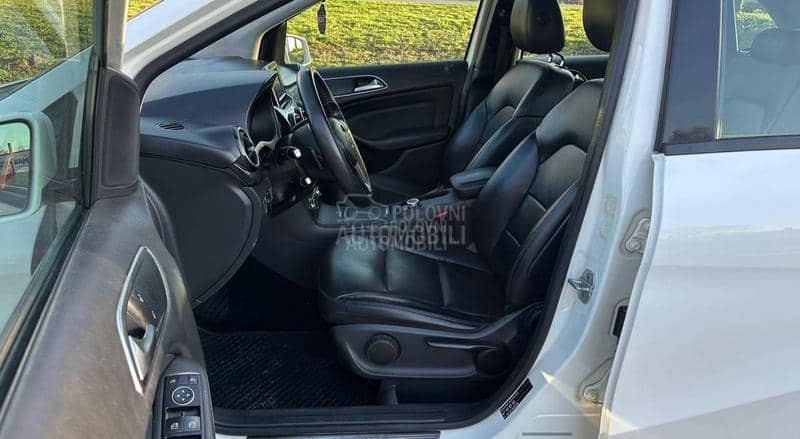 Mercedes Benz B 180 autommaa