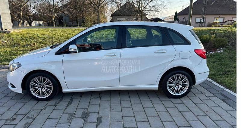 Mercedes Benz B 180 autommaa