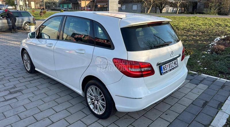 Mercedes Benz B 180 autommaa