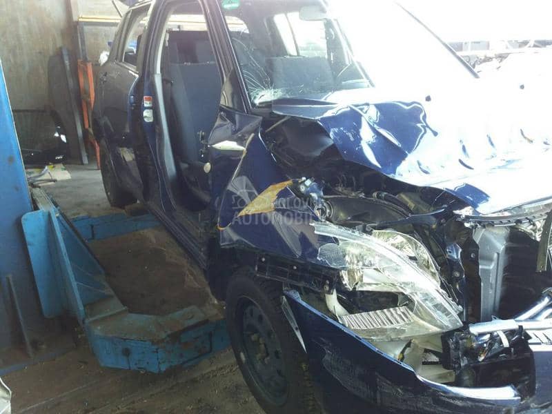 Suzuki Swift 2005 -  kompletan auto u delovima