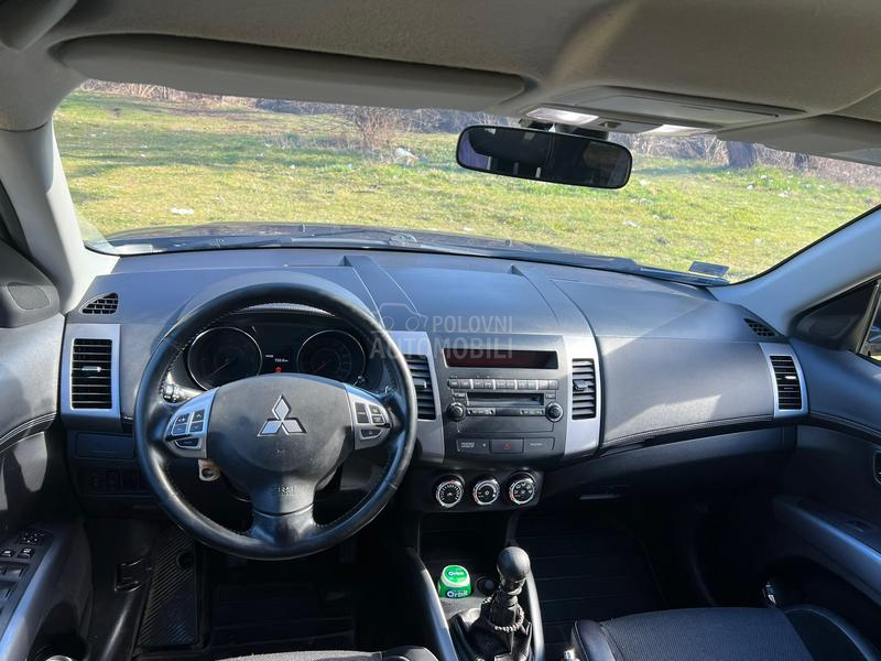 Mitsubishi Outlander o p i s 2.0d