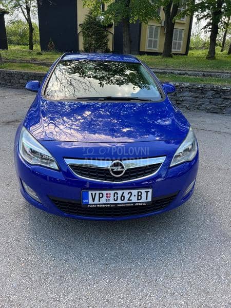 Opel Astra J 1.7 CDTI Švajcarac