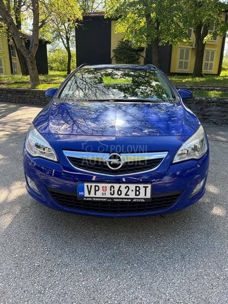 Opel Astra J 1.7 CDTI Švajcarac