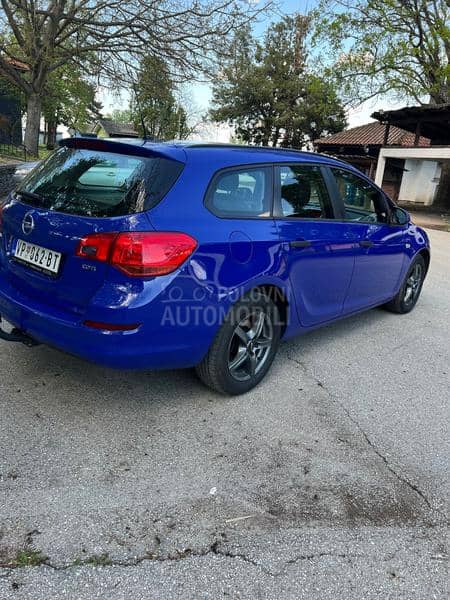 Opel Astra J 1.7 CDTI Švajcarac