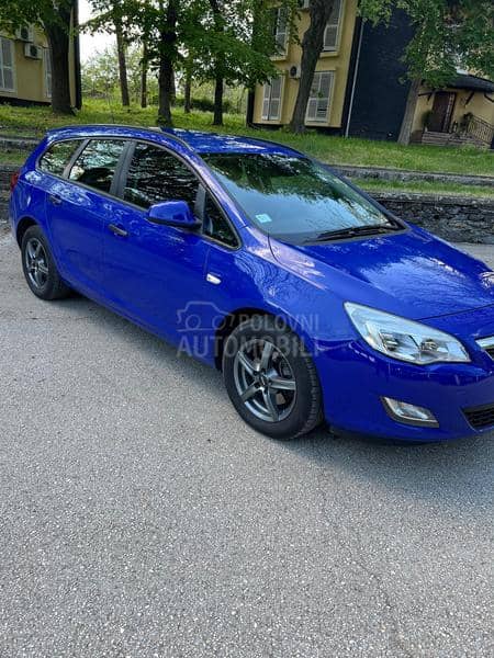 Opel Astra J 1.7 CDTI Švajcarac