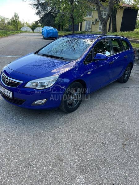 Opel Astra J 1.7 CDTI Švajcarac