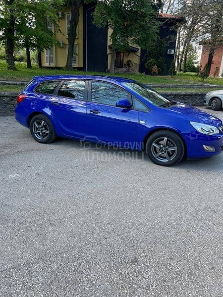 Opel Astra J 1.7 CDTI Švajcarac