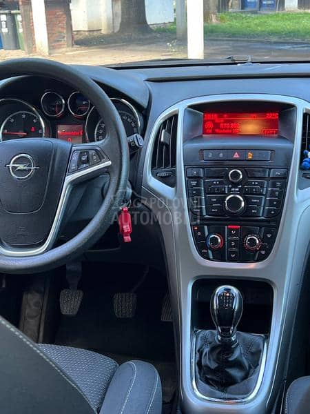 Opel Astra J 1.7 CDTI Švajcarac