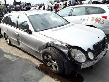Mercedes Benz E Klasa 2005 -  kompletan auto u delovima