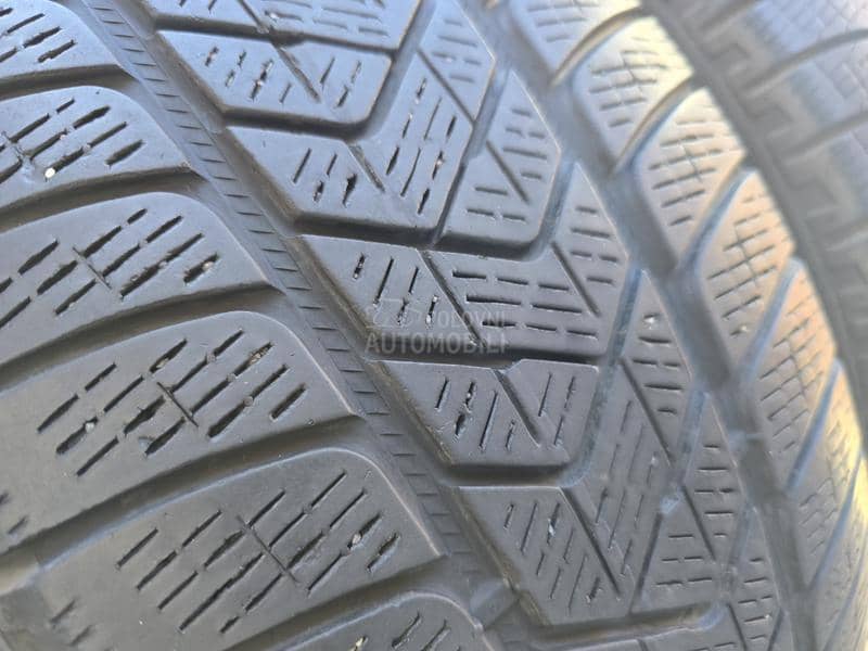 Pirelli 235/60 R18 Zimska