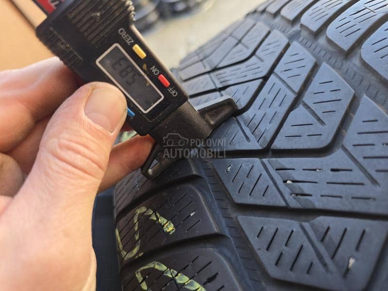 Pirelli 235/60 R18 Zimska