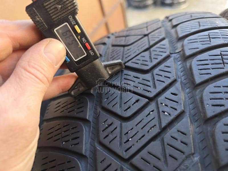 Pirelli 235/60 R18 Zimska