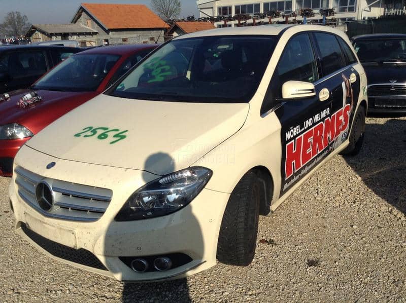 Mercedes Benz B Klasa 2014 -  kompletan auto u delovima