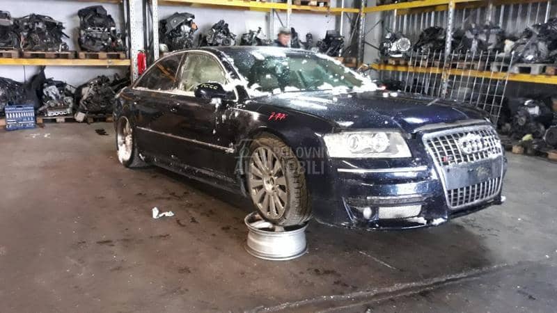 Audi A8 2004 -  kompletan auto u delovima