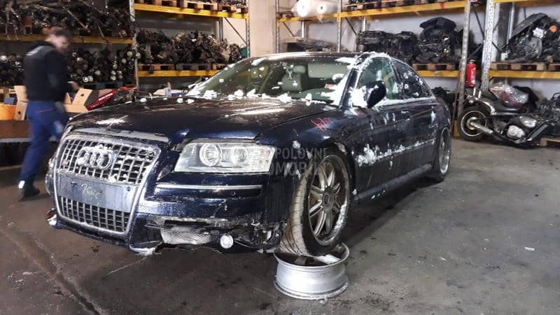 Audi A8 2004 -  kompletan auto u delovima