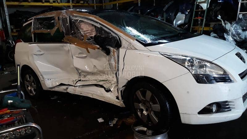 Peugeot 5008 2012 -  kompletan auto u delovima
