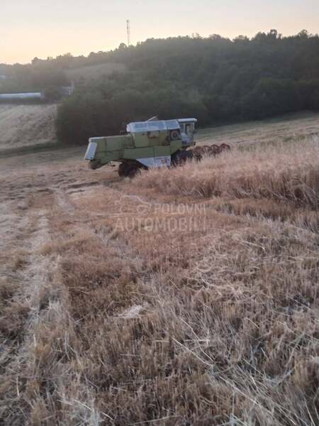Claas Dominator 106