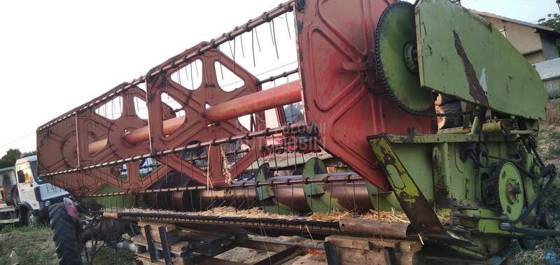 Claas Dominator 106