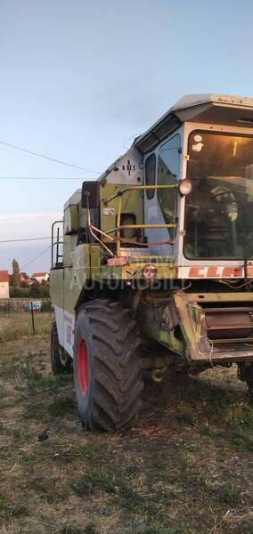 Claas Dominator 106