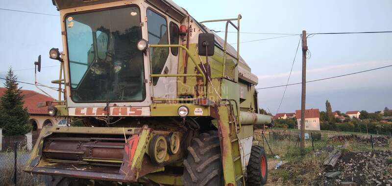 Claas Dominator 106