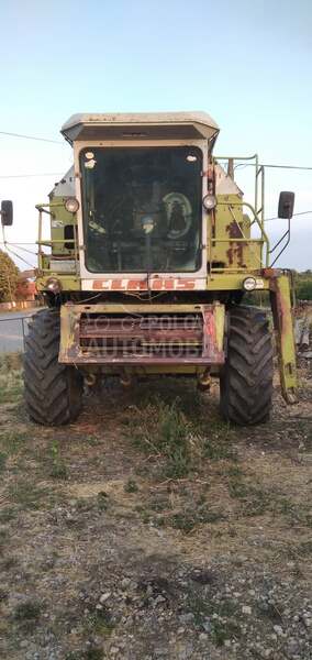 Claas Dominator 106