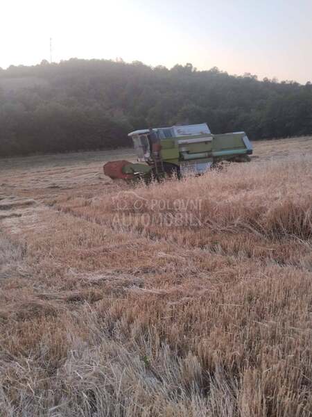 Claas Dominator 106
