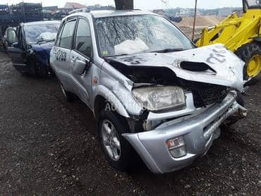 Toyota RAV 4 2003 -  kompletan auto u delovima